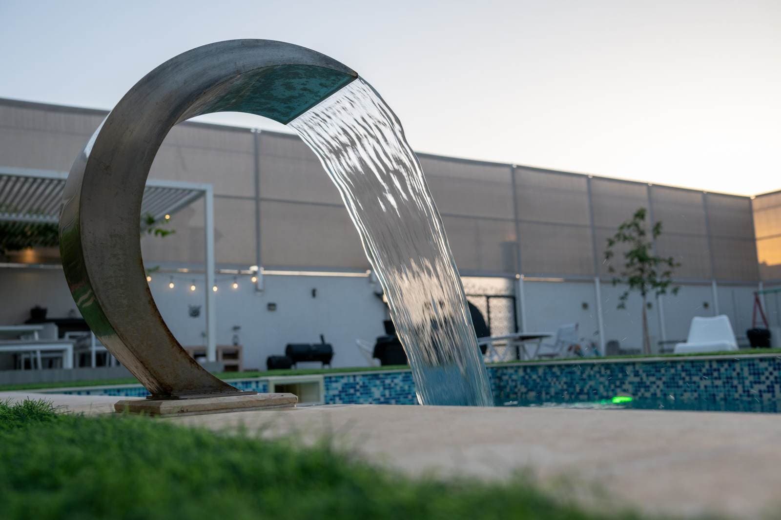 Pool water feature
